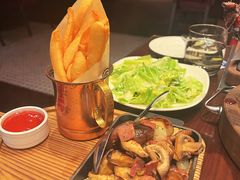 -恰餐厅及酒吧 CHAR Bar & Grill (北京丽都皇冠假日店)