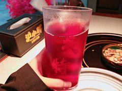 沪小胖现熬酸梅汁-沪小胖·小龙虾·蓝龙王(八佰伴店)