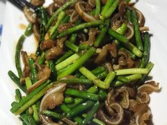 蒜苗炒脆骨-小菜园新徽菜(滁州苏宁店)