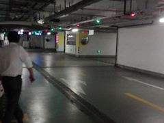 -正大乐城徐汇店-地下停车库
