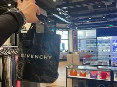 -GIVENCHY(佛罗伦萨小镇奥莱店)