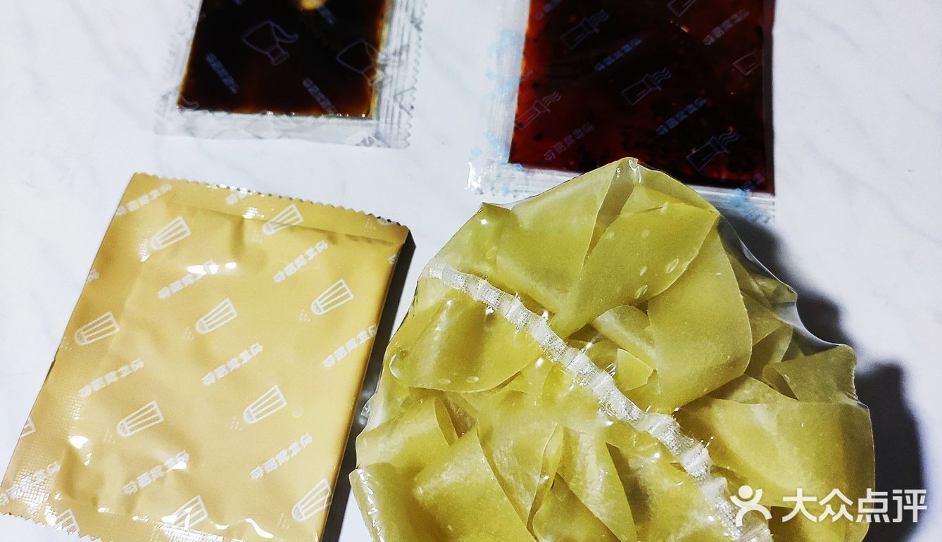 网购零食测评|阿宽红油面皮（酸辣味）