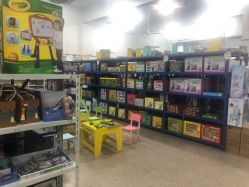 -逝水玩具折扣店
