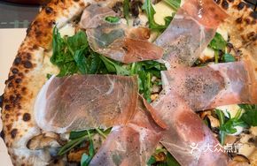 Napoli Black Truffle Ham Pizza