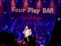 -FOUR PLAY BAR