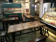 面包甜点陈列柜-王裕興肉莊(南禅寺店)