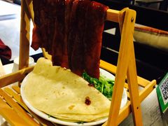 吊烧肉-我去·春饼文化主题餐厅(国定路总店)
