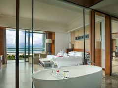 -三亚湾海居铂尔曼度假酒店