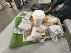 -麦当劳(上海虹桥站30B检票口楼上)