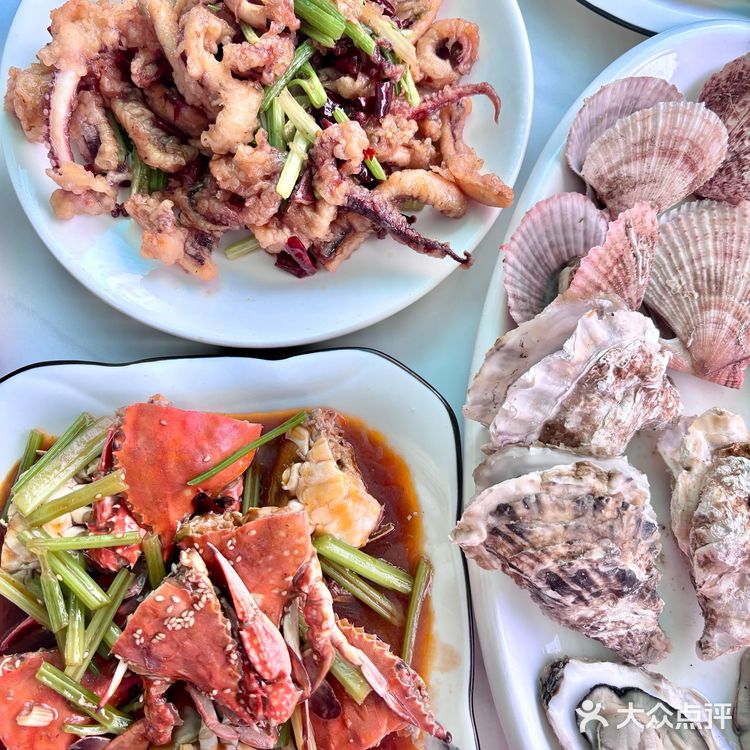 逛完啤酒城，正好来品尝美食啦~