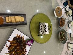 -香巴拉云南餐厅(华莱坞店)