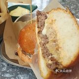 招牌牛肉汉堡的完美邂逅