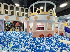 -蓝鲸奇亲子游泳俱乐部