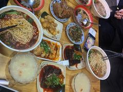 -爆炸头阿姨小四川正宗川味小吃(无任何分店)