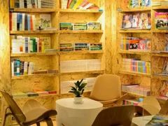 -新华里咖啡书吧(新华书店小寨店)