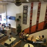 比这周边的餐厅环境好很多，有肠粉也有饭，甜点也多样