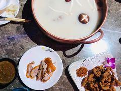 -三人行骨头王火锅(长寿店)