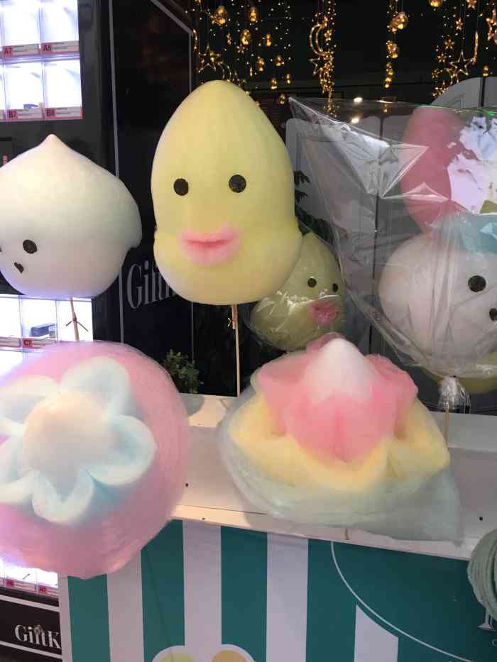 特别好看的棉花糖,拿在手里获得无数人的关注