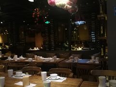 大堂-胡桃里音乐餐厅(陶溪川店)(川湘赣菜·世界百大酒庄直供红酒·音乐表演)