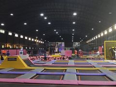 -嘿哟动霸CHUA·新潮玩运动娱乐中心·蹦床滑冰团建乐园