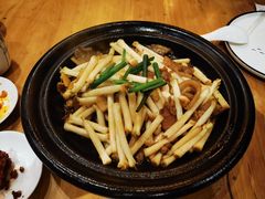 -帅巴人舅母子腊蹄民俗村