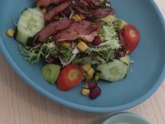 烟熏A级鸭胸配牛油果彩豆沙拉-天空花园餐吧·生日·团建(南山店)