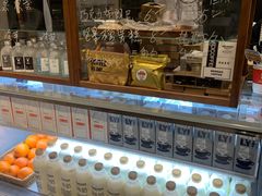 面包甜点陈列柜-闻道万巷咖啡馆(南大街地铁站店)