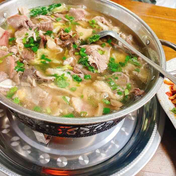 老地方仙缘牛羊肉汤锅跷脚牛肉(总店)-"从峨眉山下来,一路跑到这来吃