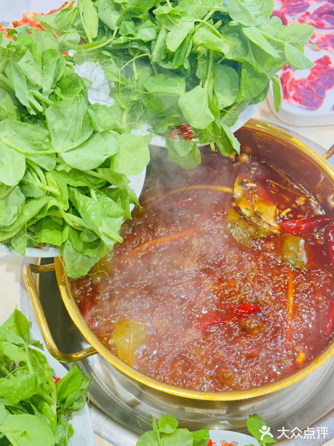谁能拒绝冬天来一顿热气腾腾的鲜切牛肉火锅～
