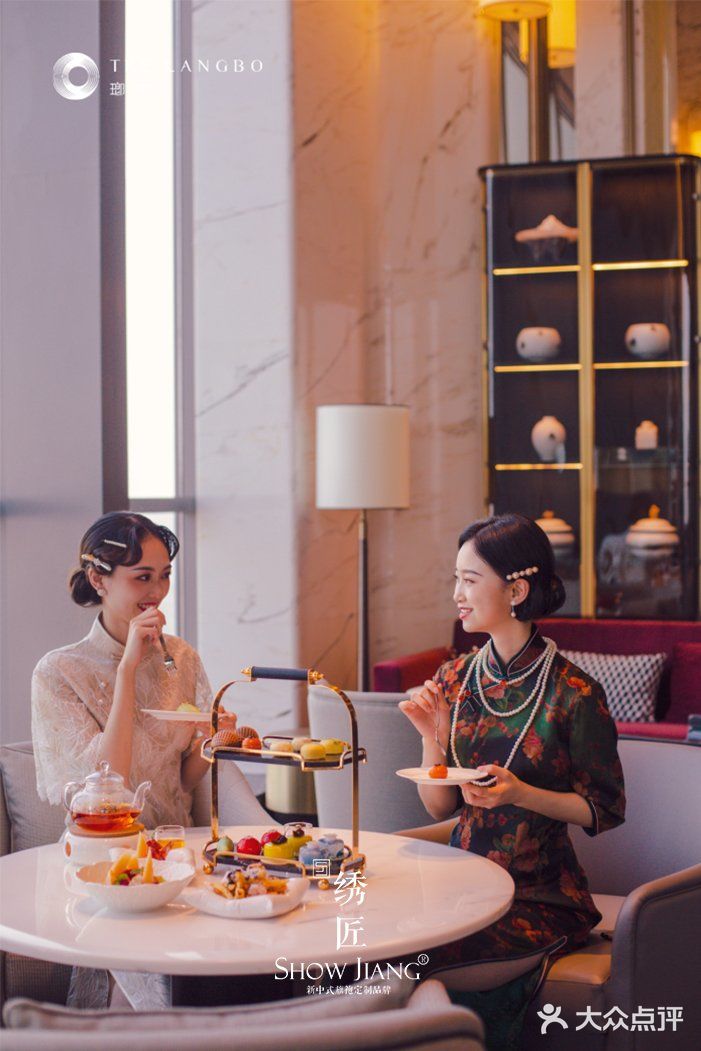 穿旗袍喝下午茶，太飒了