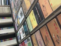 -钟书阁(群光广场店)