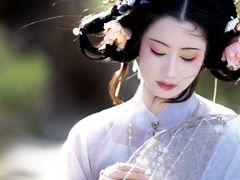 -翩若国风汉服体验馆