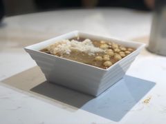 白雪黑糯米豆花-甜心闲生传统手工冰粉(太古里店)
