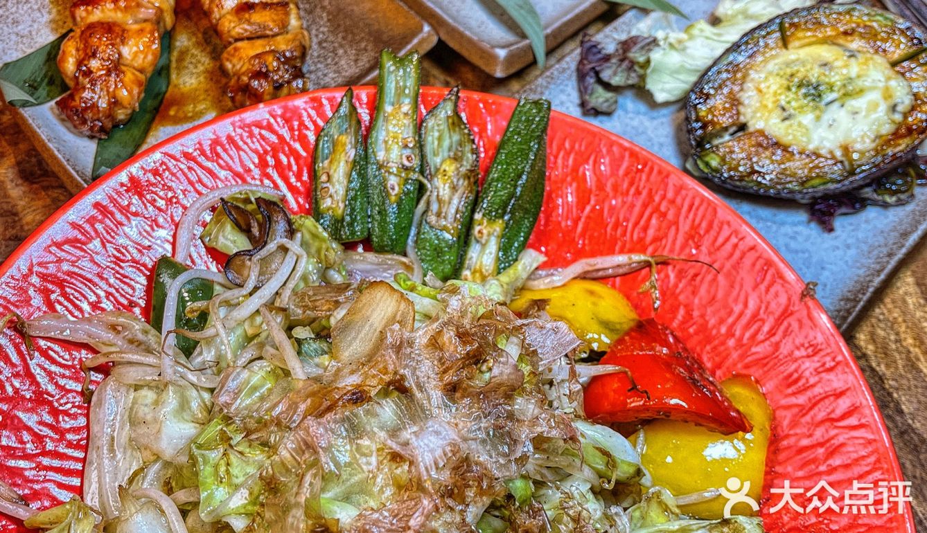 换装拍照+吃饭👘店里都是🫣摇曳的樱花美眉