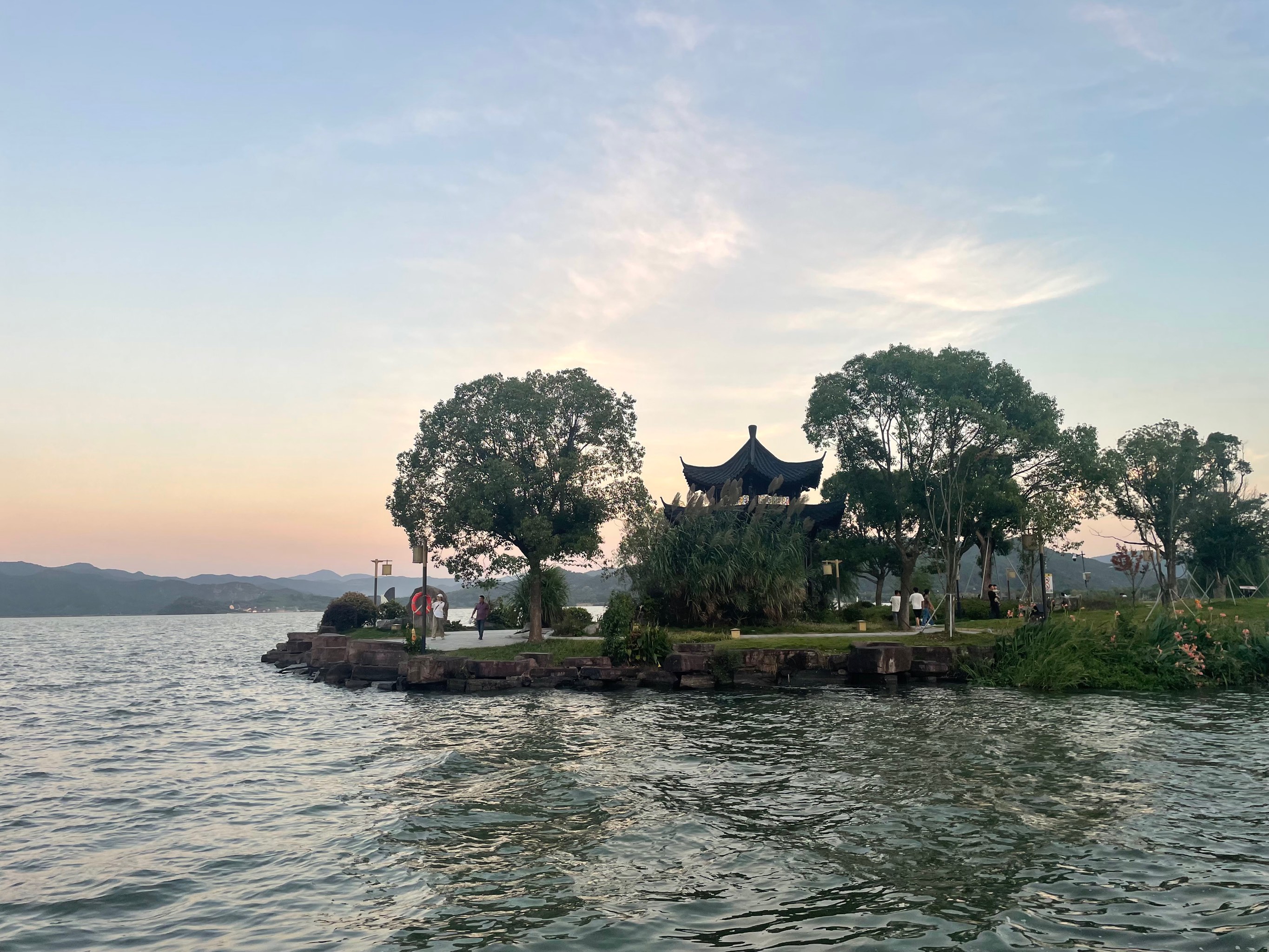 东钱湖在那里(东钱湖在那里看图)