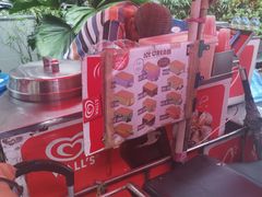 -詹爷爷乌节路街头冰淇淋