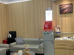 -视野联行眼镜·蔡司·尼康·豪雅·依视路(青浦宝龙店)