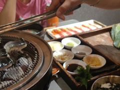 -围炉肉舍•炭烤活鳗•丹东海鲜烤肉(步行街店)