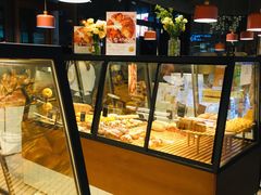 面包甜点陈列柜-Dough&Joe团憩(瑞虹天地月亮湾店)