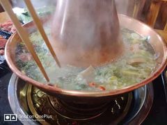 -果松木炭酸菜铜火锅·外婆参鸡汤