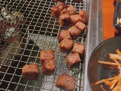 雪花肉粒-肉甲韩国木炭烤肉(新壹街1店)