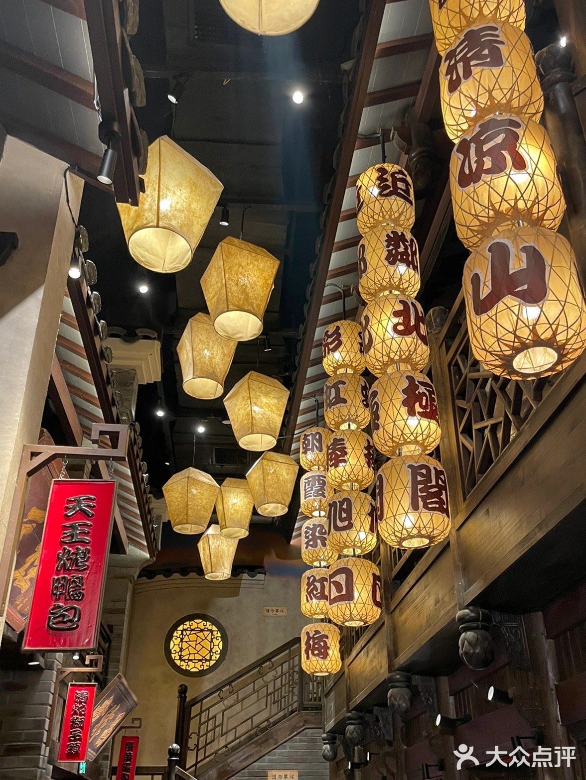 拎着六杯茶颜悦色，吃了南京大牌档，排队省时超绝攻略[胜利][胜利]