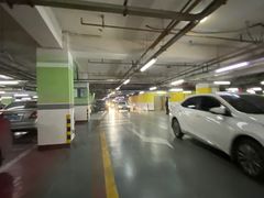 -汉商武展购物中心-停车场