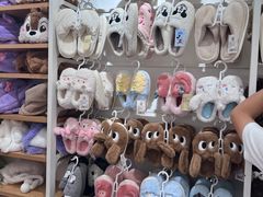 -名创优品(广州萝岗万达广场店)