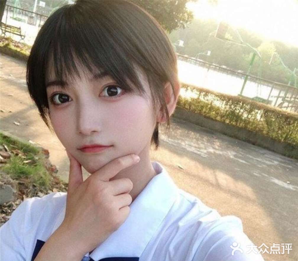 漫画系超短发正流行 短发控女生酷帅短发