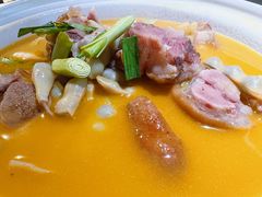 -帅巴人舅母子腊蹄民俗村