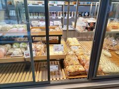面包甜点陈列柜-顶东面包花园·生日蛋糕(世博店)