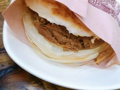 特色腊汁肉夹馍-河洛王三米皮(泉舜购物中心店)