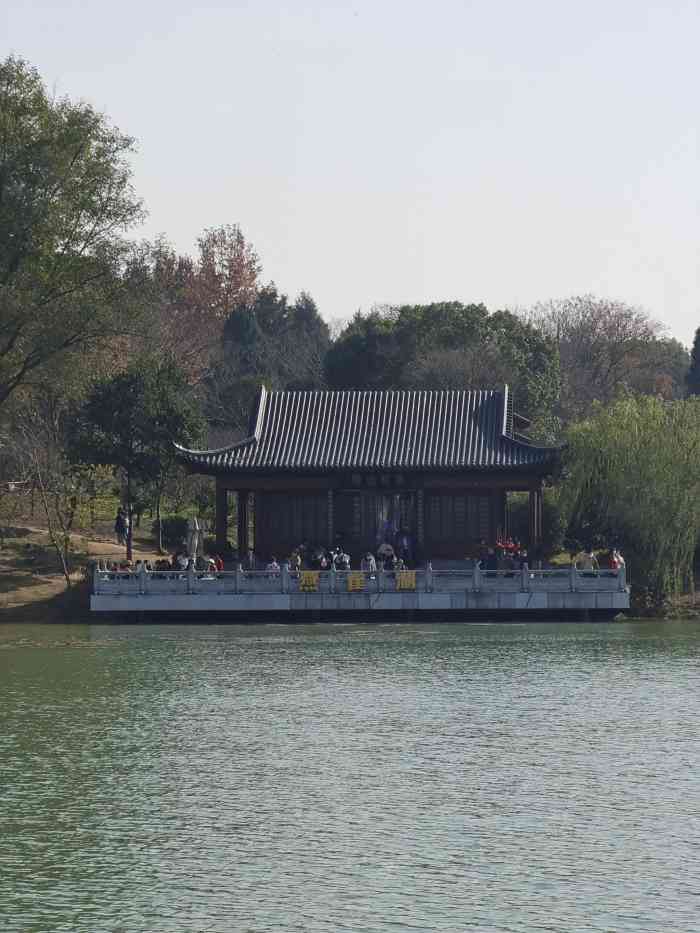 前湖公园-"阴天的前湖没有烈日,唯有蝉叫不绝于耳.此.