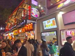 等位区-八一好吃街·高品美食广场